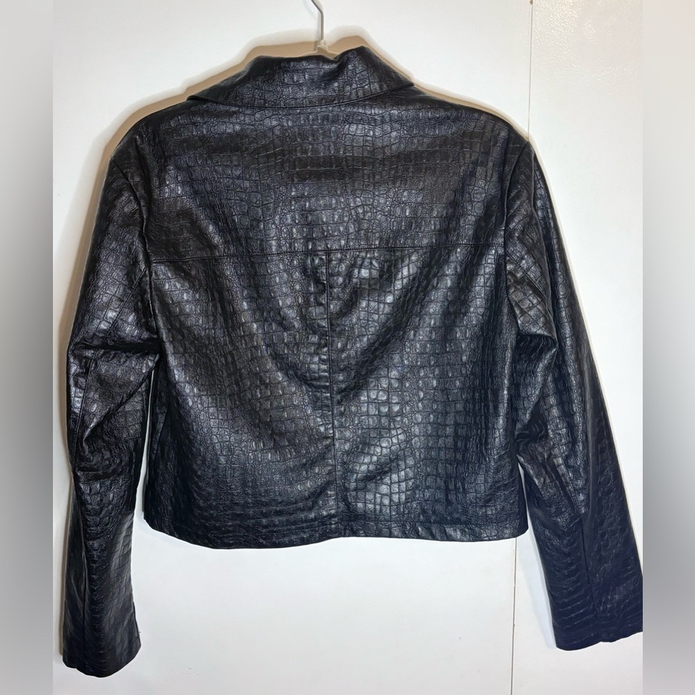 Bagatelle NYC Womens Small Cropped Faux Leather Reptile Skin Printed Moto Jacket - Picture 2 of 8